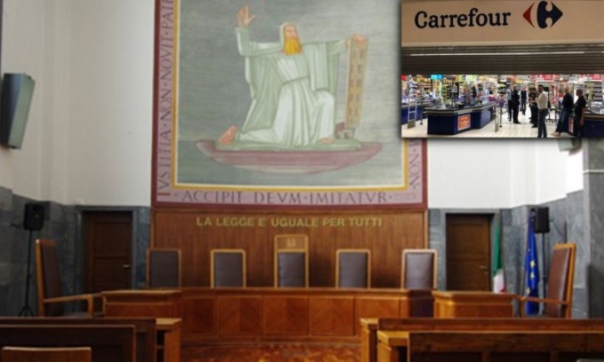 Chiesto il processo per Tombolini: accoltellò sei persone al Carrefour di Assago