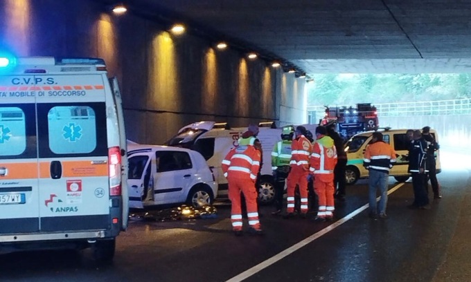 19enne morto in uno scontro frontale tra due auto