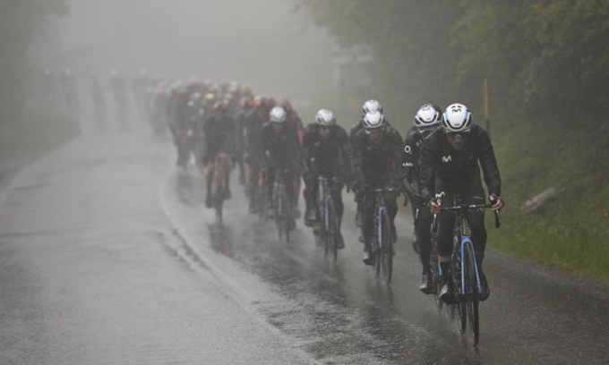Il Covid stravolge il Giro d’Italia: polemica su chi scegliere di continuare