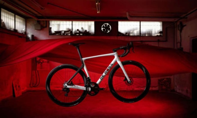 Presentata a Cusano Milanino la “De Rosa 70”