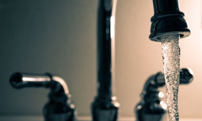 Studio GreenPeace sull’acqua, dal gestore servizio idrico arriva la rassicurazione: “l’acqua è controllata e sicura”