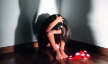 Abusava della figlia e filmava le molestie: arrestato