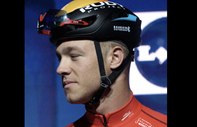 La prima tappa in linea, dopo 202 km, assegna la vittoria a Jonathan Milan
