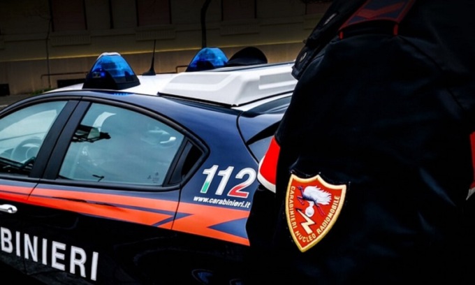 Targhe fasulle applicate su un’auto rubata: arrestato 52enne