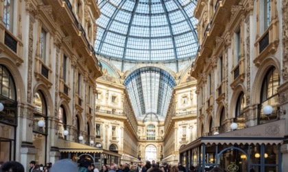 Due giovani donne sono finite in manette dopo aver derubato alcuni turisti nella Galleria Vittorio Emanuele