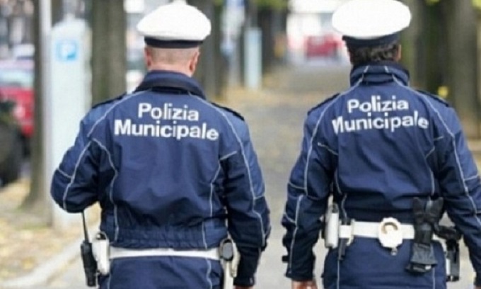 Dichiara reddito zero ma è proprietario di 100 automobili: beccato un 52enne milanese