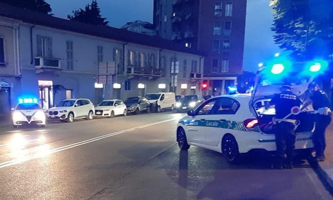 Scoperto a lavorare in nero in un negozio di Corsico: verrà allontanato dall’Italia