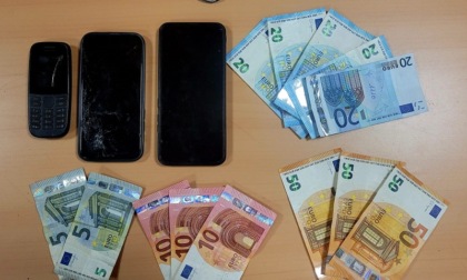Ventenne vende cocaina a coetaneo: arrestato dalla polizia locale