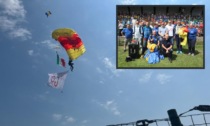 Ex parà della folgore atterrano a Buccinasco per festeggiare i 60 anni della materna Stefano Bianchi