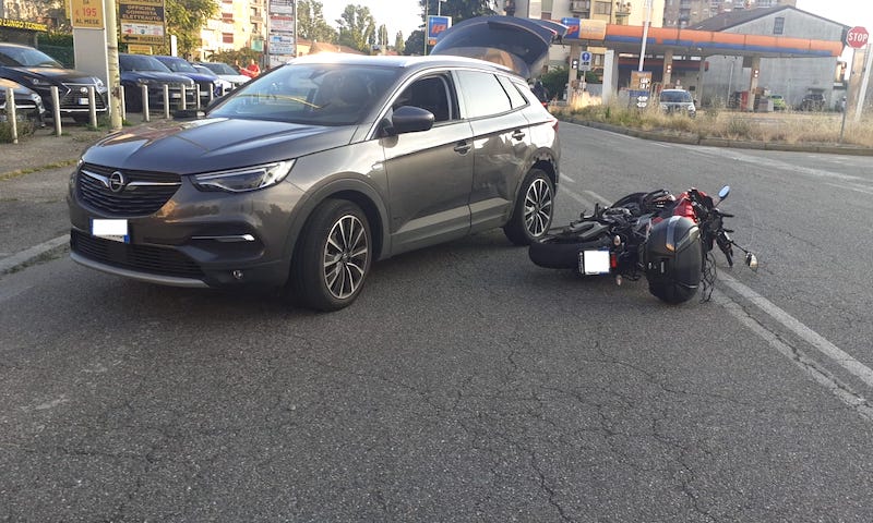 Due Incidenti Tra Auto E Moto A Trezzano: Quattro Feriti