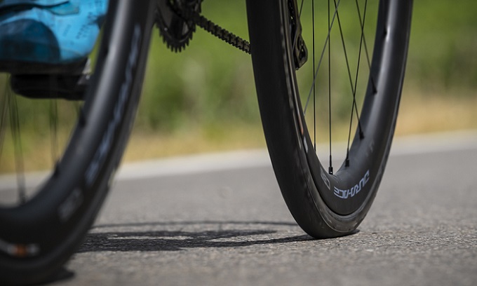 Ragazzino in bici investe un bambino e scappa: l’appello per trovare il responsabile