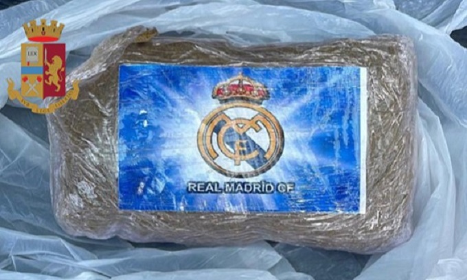 Droga con il logo “Real Madrid”: arrestato spacciatore a Rozzano
