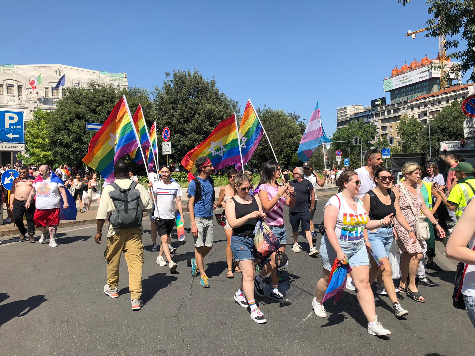 PRIDE, COLORI E SLOGAN PER I DIRITTI A CORTEO (FOTO 1)