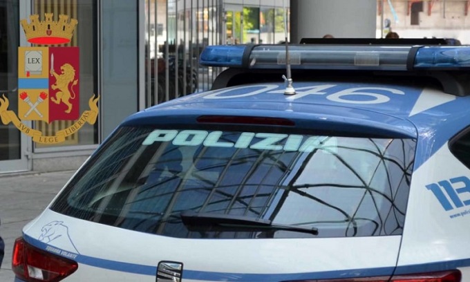 Gli rubano il Patek da 100mila euro e poi scappano in monopattino