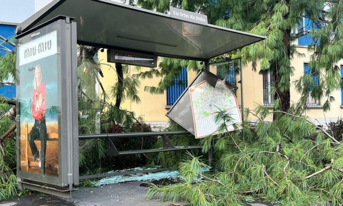 Dopo il terribile temporale all’alba a Milano si contano i danni: sono oltre 200 le richieste d’aiuto ai pompieri