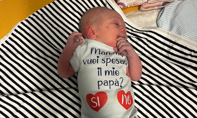 Emozionante proposta di matrimonio all’ospedale San Carlo: “Mamma vuoi sposare il mio papà?”