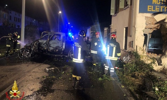 33enne muore schiantandosi col suo pick up contro una casa: feriti altri 4 amici