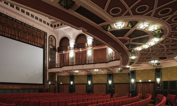 Lo storico cinema Odeon nel centro di Milano chiude i battenti: al suo posto spunterà un centro commerciale