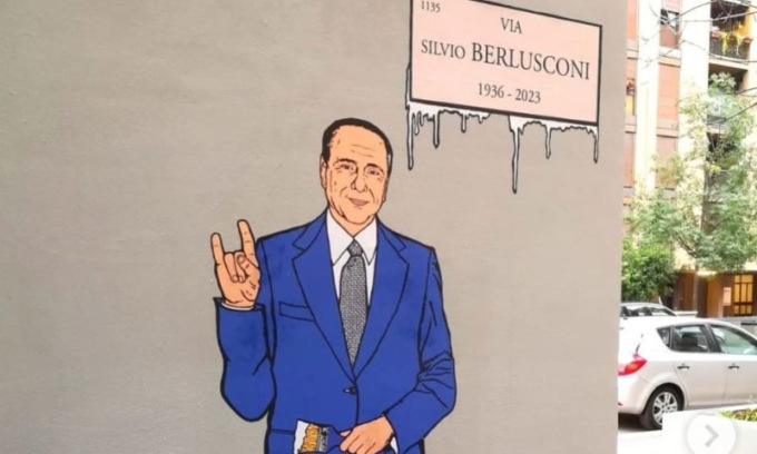 A Milano compare un nuovo murale per Silvio Berlusconi con “Un nuovo messaggio per noi”
