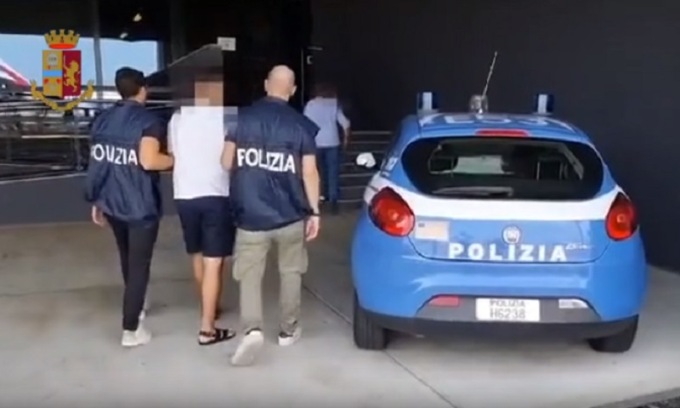 Due ladri rubarono un orologio da 27mila euro e fuggirono all’estero: un arresto in Spagna