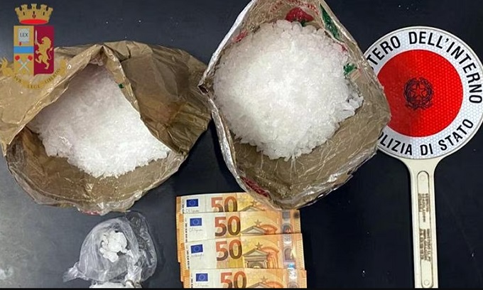 Shaboo e oltre 700 euro in macchina: arrestati a San Donato