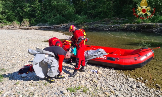 18enne si tuffa nel Ticino e muore annegato