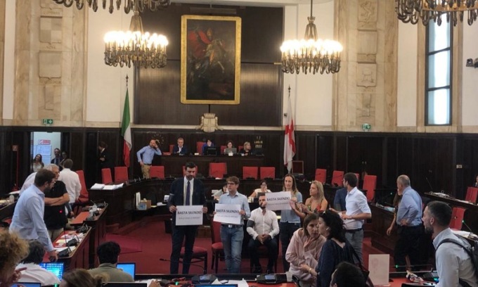 Incendio Rsa a Milano: il centrodestra protesta e chiede che Sala riferisca in aula