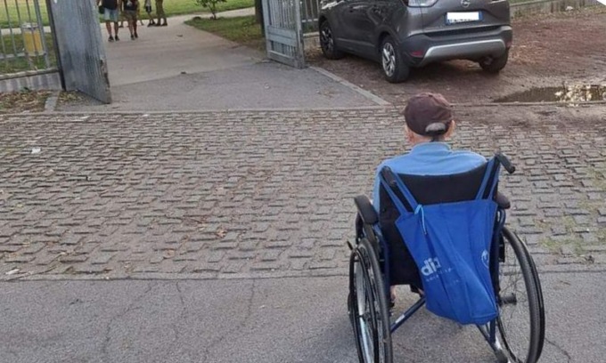 “Un lato del parco Pertini inaccessibile ai disabili”, polemica (e chiarimenti) sui social