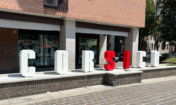 La scritta “Corsico” in centro scatena il dibattito: centinaia di commenti sui social
