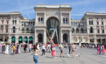 Milano: via gli imbrattamenti da Galleria Vittorio Emanuele e nelle indagini spunta la pista francese