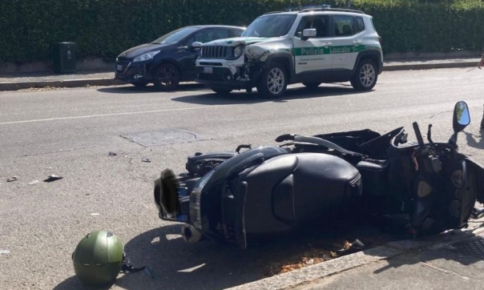 Scappa all’alt e provoca un incidente ferendo due agenti: arrestato dalla polizia locale di Buccinasco