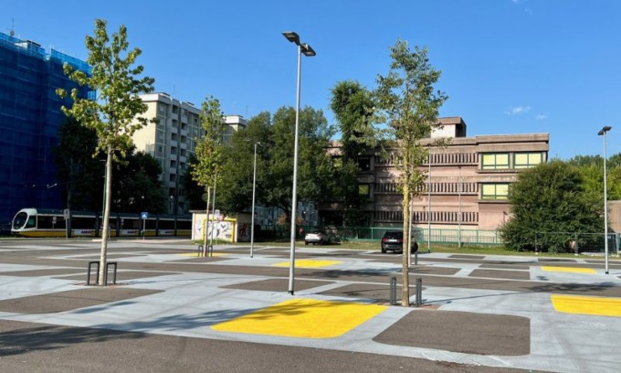 In piazza Foglia il parcheggio è a colori: più bello e funzionale per il mercato