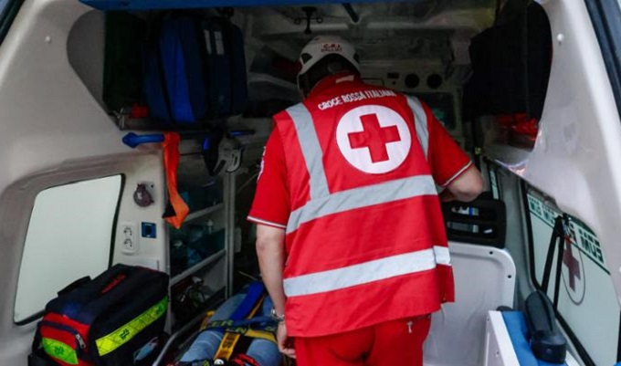 Incidente mortale in zona San Siro: moto si schianta contro bus Atm, muore un 53enne, ferito il figlio di 11 anni