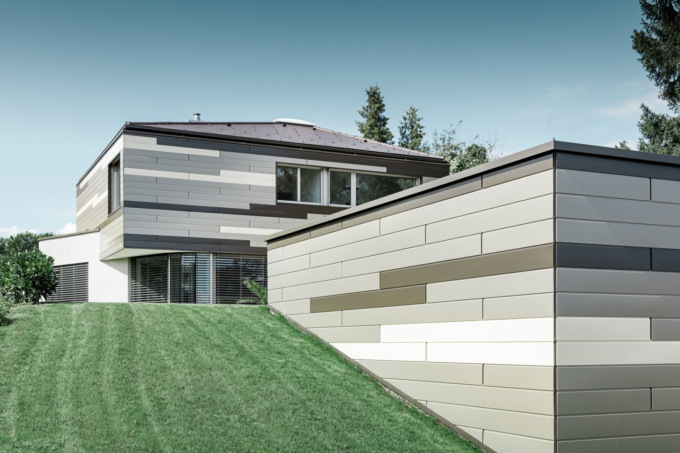 Design avvolgente e creativo: le doghe Prefa per la villa privata di Leonding