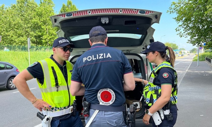Operazione congiunta: 86 persone identificate, scattano 6 daspo urbani