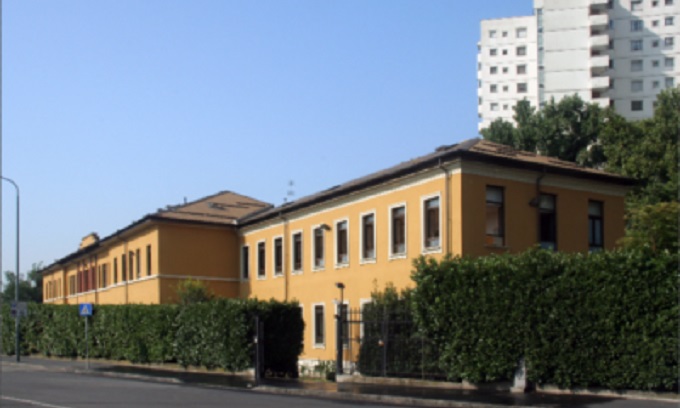 Aveva tentato di uccidere il direttore e aveva accoltellato due operatori di un centro di accoglienza al Gratosoglio: arrestato