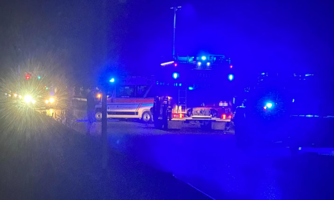 Perde il controllo dell’auto e sbatte contro il guard-rail: lo si cerca nel Naviglio ma lo si scopre… a casa