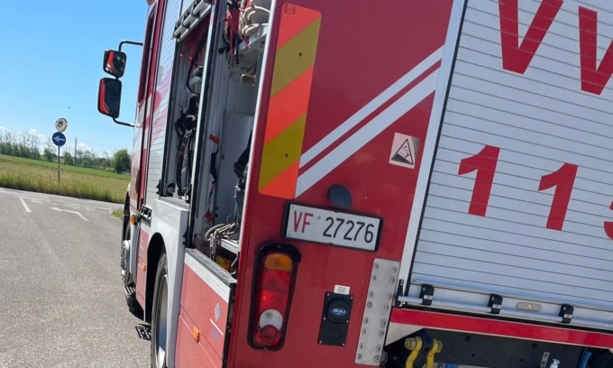 Chiamano i pompieri perché sospettano un incendio, ma è solo una grigliata