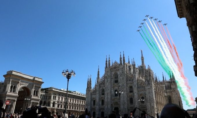 Le Frecce Tricolori in volo su Milano per festeggiare il centenario dell’Aeronautica: i dettagli
