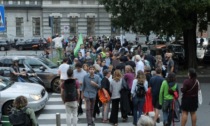 Anche Giovanni Storti alla protesta dei ciclisti a Milano:"Basta morti, subito città a 30 all'ora":