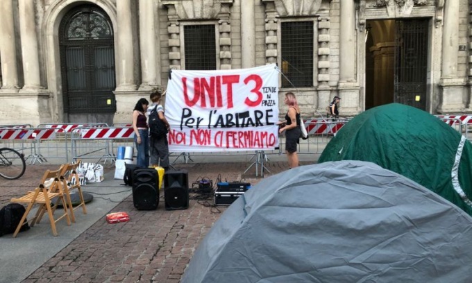 Caro affitti, a Palazzo Marino un nuovo presidio degli attivisti di “Tende in piazza”
