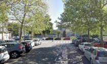 Scontro violento tra auto e moto a Milano: un centauro 51enne portato in ospedale con codice rosso