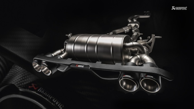 Terminale di scarico Akrapovic per auto: i vantaggi di una scelta unica