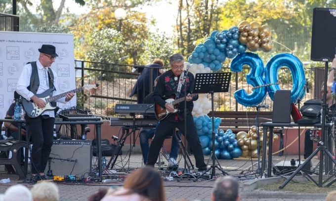 La Rsa “Anni Azzurri Mirasole” ha raggiunto il traguardo dei 30 anni: la grande festa con Bobby Solo