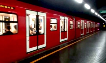 Tragedia a Molino Dorino, una donna si butta sotto un treno: chiuse alcune stazioni
