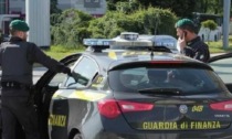 Rubavano auto e le rivendevano per acquistare droga: 6 arresti vicino alla 'ndrangheta di Buccinasco e Corsico