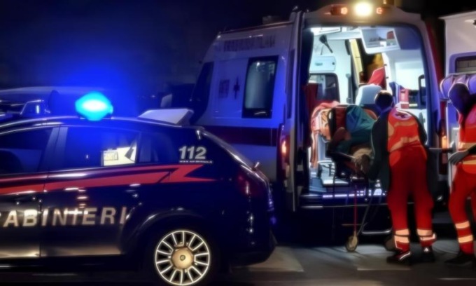 Scontro tra bande con coltelli, mazze da baseball e pistole: morto un 28enne e due feriti