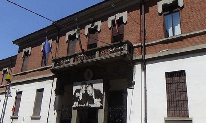 Il Comune di Corsico “investiga” sui dipendenti assenti: scoppia la polemica