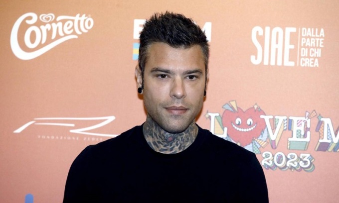 Fedez resta ricoverato al Fatebenefratelli: nuova perdita di sangue e nuova trasfusione