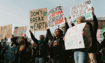 Fridays for future torna in piazza per protestare contro il cambiamento climatico
